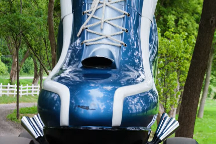 Chiếc xe hiện là một sản phẩm được trưng bày tại Bảo tàng Volo ở Illinois, và chủ nhân bây giờ của nó là Al, người quyết định mua nó chỉ sau một lần lái thử. Mặc dù có trang bị động cơ Chevrolet 350 (dung tích 5,73 lít) V8, nhưng chiếc xe này vốn không dành cho tốc độ. Thay vào đó, nó chỉ có thể đạt tốc độ tối đa khoảng 32 km/h.