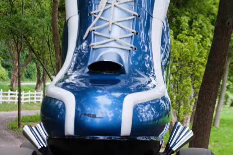 Chiếc xe hiện là một sản phẩm được trưng bày tại Bảo tàng Volo ở Illinois, và chủ nhân bây giờ của nó là Al, người quyết định mua nó chỉ sau một lần lái thử. Mặc dù có trang bị động cơ Chevrolet 350 (dung tích 5,73 lít) V8, nhưng chiếc xe này vốn không dành cho tốc độ. Thay vào đó, nó chỉ có thể đạt tốc độ tối đa khoảng 32 km/h.