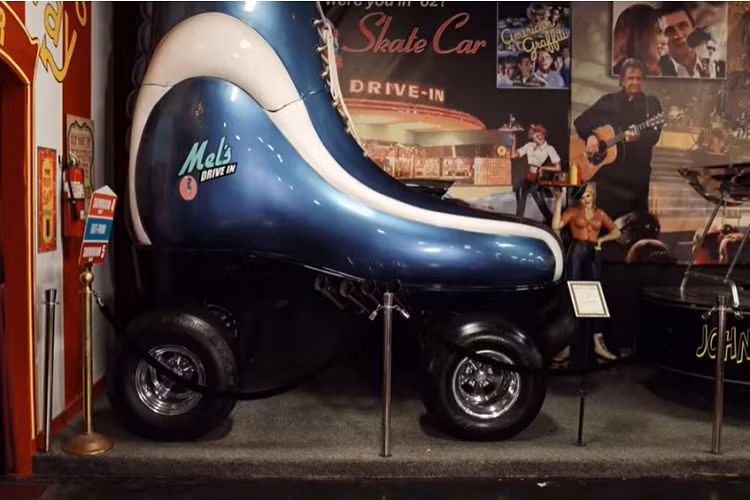 Lái nó từ độ cao vài mét cách mặt đất dường như là một trải nghiệm dị thường, và chắc chắn là không dành cho những người sợ độ cao hoặc không gian chật hẹp.