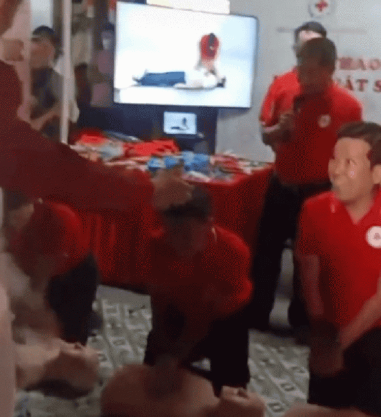 Truong Giang ghi diem boi hanh dong cuc le phep voi nguoi lon tuoi-Hinh-2