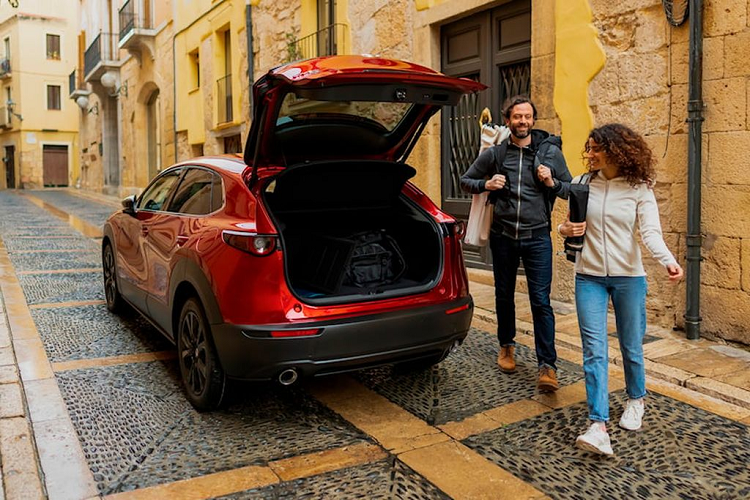 Đây có vẻ như là một phát minh tầm thường, nhưng Mazda là công ty đã nhìn ra “lỗ hổng” do công nghệ hiện đại tạo ra và tìm ra giải pháp giúp cuộc sống của chúng ta trở nên dễ dàng hơn. Sự đổi mới ở dạng thuần túy nhất là loại bỏ sự phức tạp hoặc bất tiện khỏi cuộc sống của con người, đó chính là điều mà Mazda đang tìm cách làm ở đây.