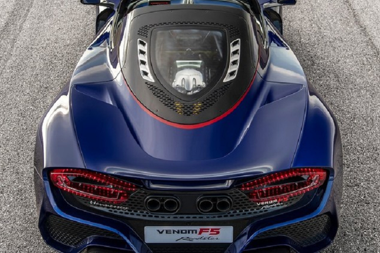 Ở bản Coupe, xe có thời gian gia tốc từ 0-100 km/h chỉ mất 2,6 giây, tuy nhiên ấn tượng hơn là thời gian 0-400 km/h chỉ trong 15,5 giây.