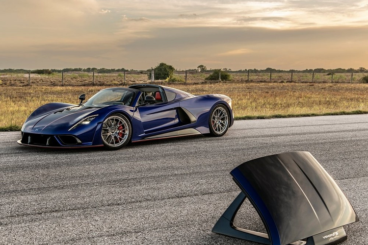 Quá trình sản xuất Hennessey Venom F5 Roadster sẽ bắt đầu vào cuối năm 2022 tại nhà máy của Hennessey ở bang Texas, Mỹ.