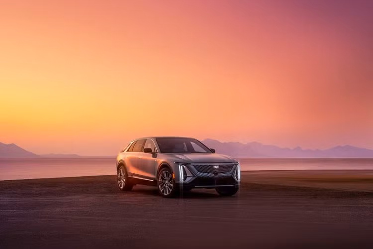 Dự đón, giá xe Cadillac Lyriq 2024 khởi điểm từ 62.990 USD (khoảng 1,5 tỷ đồng) tại thị trường Mỹ. Không rõ số lượng của model là bao nhiêu, chỉ biết rằng đã có hơn 20.000 cá nhân đã thể hiện sự quan tâm nghiêm túc tới Lyriq 2024.