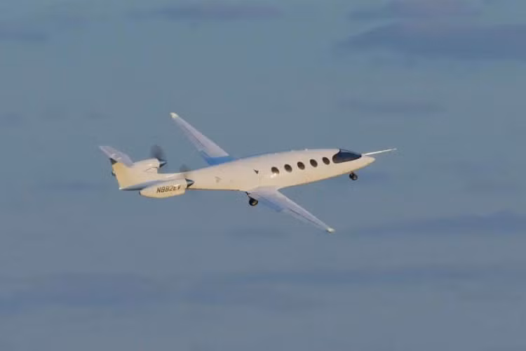 Máy bay điện Alice không phát thải này đã di chuyển ở độ cao 1.066 m trong chuyến bay đầu tiên kéo dài 8 phút.