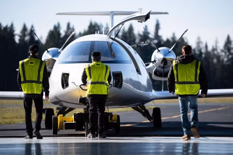 “Thành thật mà nói, chúng tôi đã thực sự tạo ra hàng terabyte dữ liệu bằng hệ thống thu thập dữ liệu có trên máy bay, vì vậy chúng tôi sẽ thực sự mất vài tuần xem xét nó để xem máy bay hoạt động như thế nào so với các mô hình và phân tích của chúng tôi. Từ đó, chúng tôi sẽ hiểu những gì mình cần làm tiếp theo”, ông Davis cho biết.