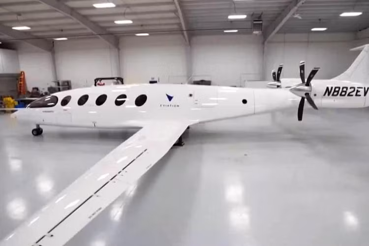 Eviation Aircraft được thành lập vào năm 2015 và phát triển máy bay điện Alice kể từ đó. Công ty hy vọng sẽ sử dụng thông tin thu thập được trong chuyến bay thử nghiệm vừa qua để xem xét các bước tiếp theo, tiến đến bàn giao máy bay cho khách hàng vào năm 2027, mặc dù Eviation cảnh báo rằng kế hoạch có thể thay đổi.