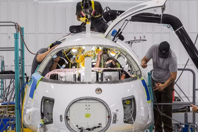 Eviation cũng tiết lộ họ dự kiến từ nay đến năm 2025 sẽ hoàn thành thủ tục được FAA (Cơ quan Hàng không Liên bang Mỹ) chứng nhận, sau đó là một hoặc hai năm bay thử nghiệm.