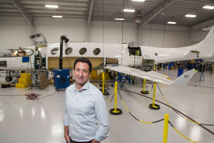 Nhưng hành trình của máy bay điện Alice đến thời khắc cất cánh không phải là không gặp trở ngại. Alice vốn dự kiến bay chuyến đầu tiên vào năm 2021, nhưng do bị ảnh hưởng bởi tài chính và một loạt các vấn đề thời tiết, công ty đã phải lùi ngày thử nghiệm.