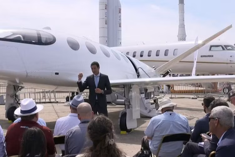 Hãng hàng không CapeAir dự kiến sẽ đưa một đội máy bay điện vào hoạt động trong năm 2023, phục vụ các tuyến đường qua Boston và Cape Cod, nhưng lô hàng Alices của họ đứng trước nguy cơ trì hoãn giao.