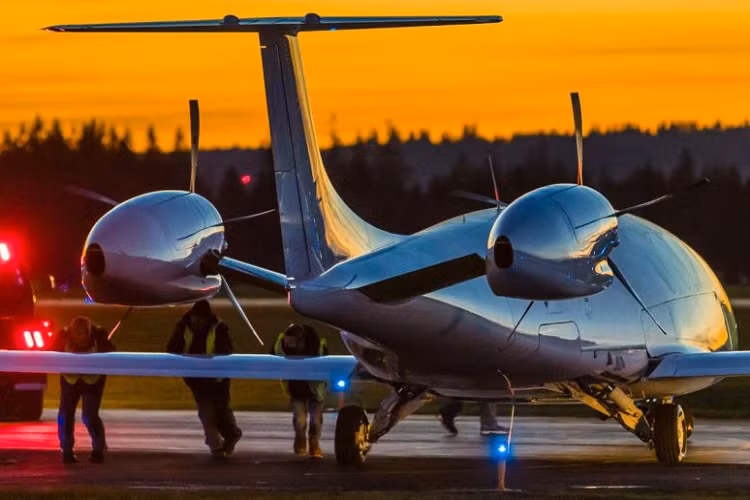 Eviation hy vọng sẽ bán những chiếc máy bay Alice chạy điện cho các nhà khai thác bay các tuyến hành khách từ 300-500km, với tiềm năng lấp đầy khoảng trống của các hãng hàng không lớn hiện nay trong kết nối trực tiếp giữa các sân bay nhỏ hơn.