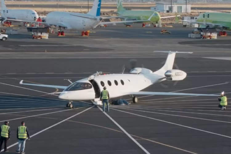 Với công nghệ pin tương tự ôtô điện hay điện thoại di động và 30 phút. Máy bay có tốc độ tối đa 462 km/h. Trong khi đó, tốc độ nhanh nhất của máy bay chở khách Boeing 737 là khoảng 946 km/h.