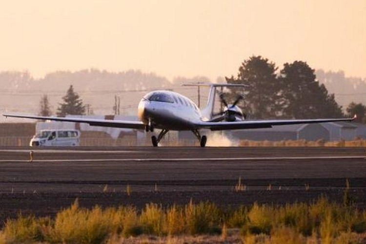 Đây là lịch sử. Chúng ta chưa chứng kiến sự thay đổi công nghệ động cơ trên máy bay kể từ khi chuyển từ động cơ piston sang động cơ tuabin. Lần cuối cùng bạn thấy một công nghệ hoàn toàn mới như thế này kết hợp với nhau là từ thập niên 1950″, Chủ tịch và giám đốc điều hành của Eviation Reduce, Gregory Davis nói..