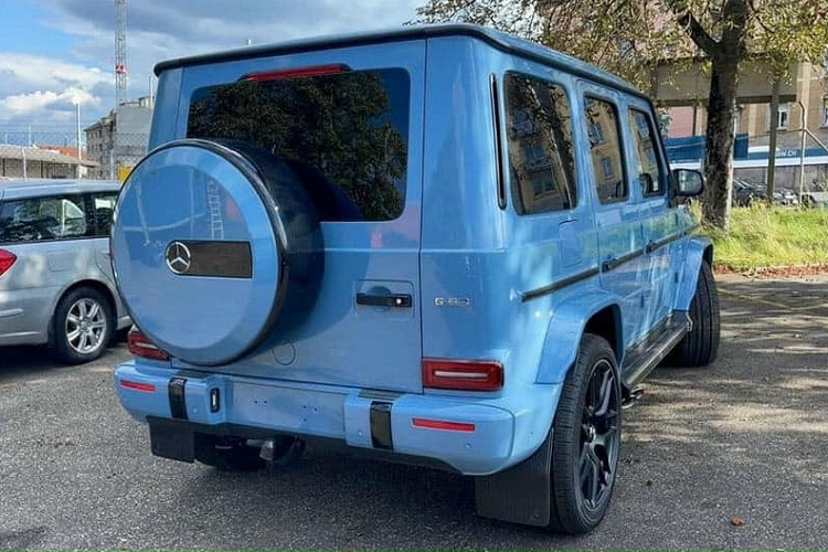 Chiếc xe SUV hạng sang Mercedes-AMG G63 sắp về Tiền Giang định cư thuộc thế hệ W463 thứ 2 nên trang bị khối động cơ xăng V8, tăng áp kép, dung tích 4.0 lít, sản sinh công suất tối đa 577 mã lực tại vòng tua máy 6.000 vòng/phút và mô-men xoắn cực đại 850 Nm tại dải tua máy 2.500 - 3.500 vòng/phút