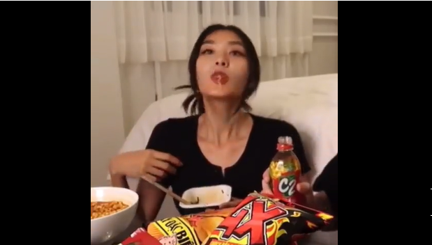 Ro clip a hau Thao Nhi bi co Xuan Trang tru sach diem thanh lich