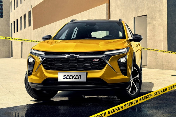 Theo hãng Chevrolet, tân binh của phân khúc SUV cỡ C này sở hữu chiều dài 4.537 mm, chiều rộng 1.823 mm, chiều cao 1.564 mm và chiều dài cơ sở 2.700 mm. Kích thước này mang đến không gian nội thất khá rộng rãi cho xe.