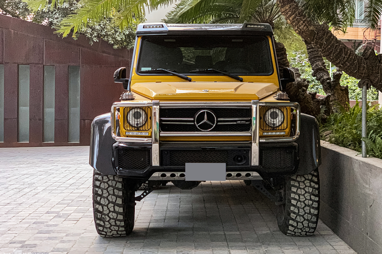 Những chiếc xe SUV Mercedes-Benz G63 AMG 6x6 nhanh chóng nhận được sự quan tâm rất lớn của các đại gia trên thế giới. Chính điều này đã khiến dòng xe Mercedes-Benz G63 AMG 6x6 tăng giá chóng mặt, từ 511.000 đô la, tương đương 11,8 tỷ đồng nhưng nhanh chóng được bán lại trên 1 triệu đô la.
