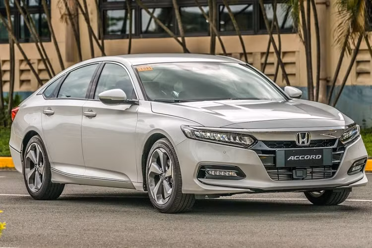 Vào hồi tháng 5 vừa qua, hãng Honda đã chính thức "khai tử" mẫu sedan hạng trung Accord ở thị trường nội địa Nhật Bản. Đến nay, mẫu Honda Accord tại Đông Nam Á lại tiếp tục lặng lẽ bị ngừng bán ở một thị trường khác, đó là Philippines. 