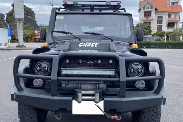 Phiên bản dân sự có tên gọi Hunter lần đầu được bán chính hãng vào năm 2016, một năm sau thị trường đón nhận thêm bản máy dầu. Những chiếc UAZ Hunter của Nga vẫn thừa hưởng đầy đủ những đặc tính của 469 trước kia. Từ kiểu dáng, khung gầm cho đến nội thất.