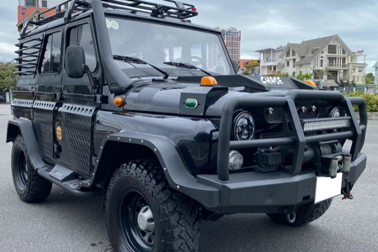 UAZ không xa lạ với đại bộ người dân Việt Nam. Thương hiệu ôtô Nga được người Việt biết tới nhiều nhất qua mẫu UAZ 469 huyền thoại. Chiếc xe nổi tiếng với độ bền bỉ cao, khả năng vượt địa hình đáng nể và sau này trở thành phương tiện đào tạo lái xe đáng nhớ.