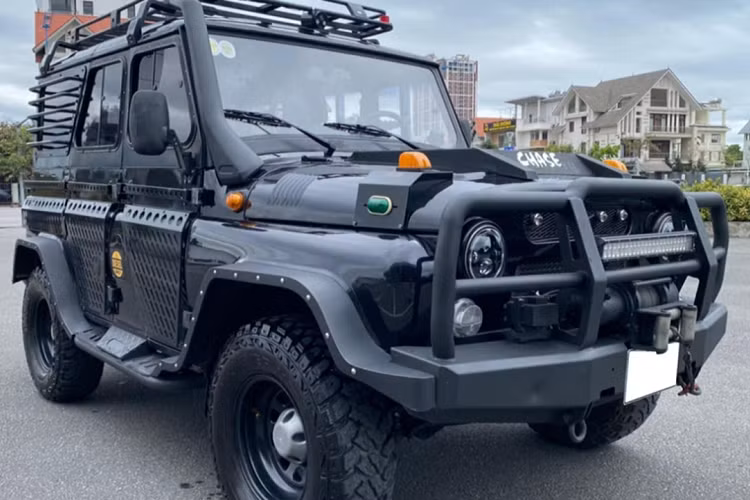 UAZ không xa lạ với đại bộ người dân Việt Nam. Thương hiệu ôtô Nga được người Việt biết tới nhiều nhất qua mẫu UAZ 469 huyền thoại. Chiếc xe nổi tiếng với độ bền bỉ cao, khả năng vượt địa hình đáng nể và sau này trở thành phương tiện đào tạo lái xe đáng nhớ.