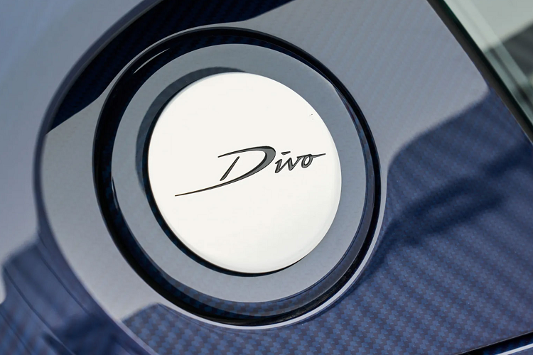Divo sử dụng nền tảng của Chiron nhưng có thân xe được thiết kế lại hoàn toàn cùng trang bị động cơ W16 8,0 lít tăng áp với khả năng sản sinh công suất ấn tượng 1.479 mã lực.