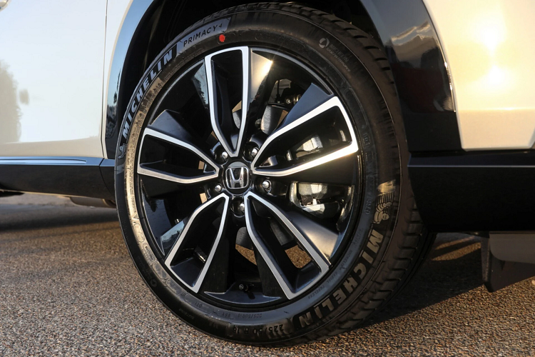 Ở Australia, Honda HR-V thế hệ mới sẽ cạnh tranh với Toyota CH-R (114 mã lực, 185 Nm), Mazda CX-30 (động cơ 2.0 công suất 153 mã lực, 200 Nm).