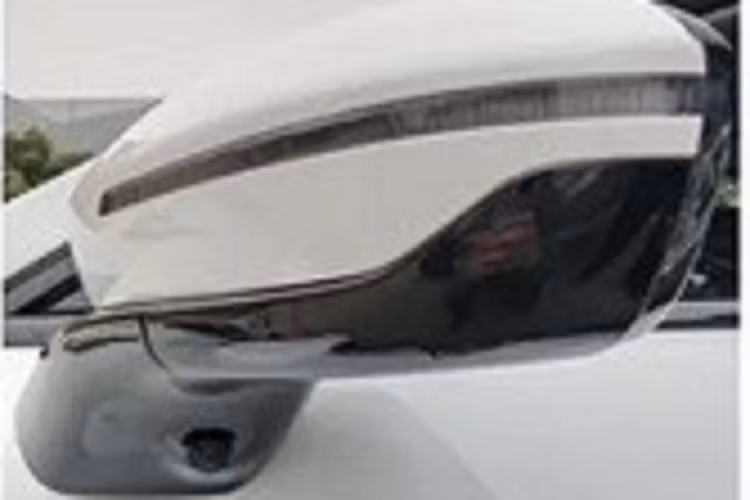 Tương tự truyền thống của xe coupe, Neta E sở hữu thiết kế sườn xe mượt mà với nóc dốc sâu về phía sau. Thêm vào đó là tay nắm nằm chìm vào thân xe, bộ vành hợp kim đa chấu và cùm phanh màu đỏ nổi bật. Đằng sau, Neta E được tạo hình theo phong cách yêu thích của công ty thiết kế Pininfarina với đèn hậu LED nằm ngang.