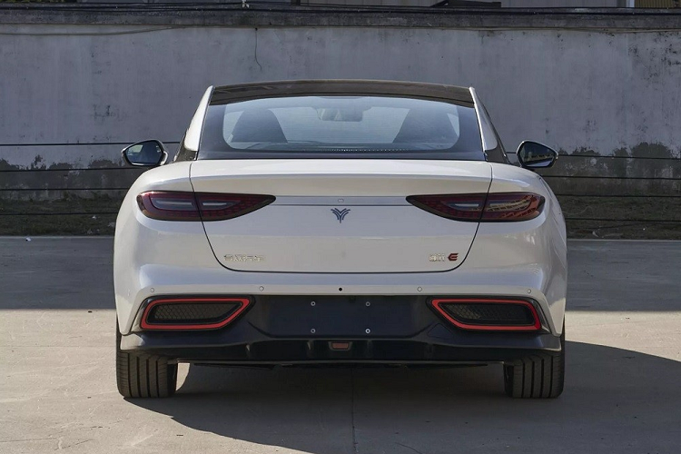 Để tăng thêm sự lựa chọn cho khách hàng, thương hiệu Neta chuẩn bị tung ra một mẫu ôtô điện mới mang tên E. Những hình ảnh cũng như thông tin đầu tiên của Neta E 2023 chạy điện đã được đăng tải trên trang web của Bộ Công nghiệp và Công nghệ Thông tin Trung Quốc. Theo đó, Neta E sẽ mang trên mình kiểu dáng coupe 2 cửa.