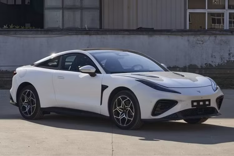 Quãng đường di chuyển sau khi sạc pin của Neta E có thể dao động từ 560 - 580 km theo chu trình thử nghiệm CLTC của Trung Quốc. Mức giá xe Neta E 2023 chưa công bố, xe sẽ chính thức trình làng tại thị trường Trung Quốc vào mùa xuân năm sau. Trong tương lai, mẫu ôtô điện này có thể cũng ra mắt thị trường Đông Nam Á.