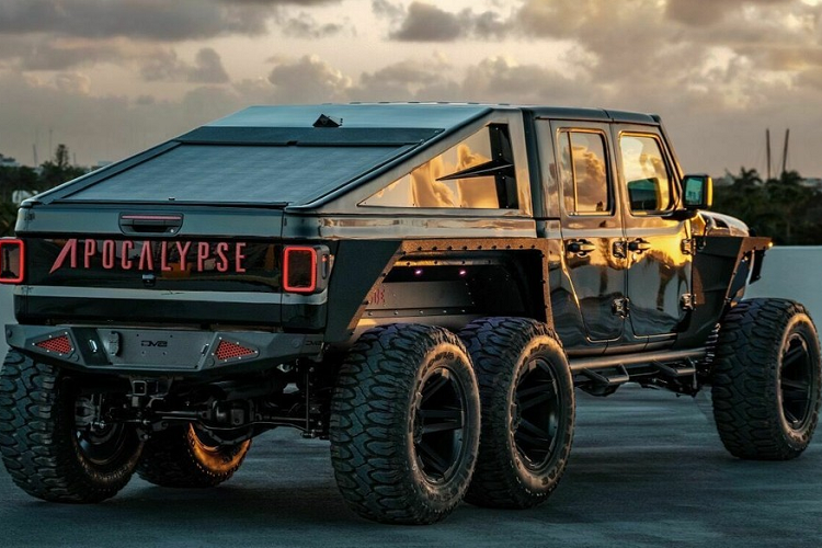 Một điều thú vị đáng lưu ý là bạn có thể đặt hàng một chiếc Hellfire trong cấu hình y hệt thé này trên trang web Apocalypse với giá 200.000 USD. Tuy nhiên, ai đó đã sẵn sàng trả thêm 20.000 USD cho thanh đèn Oculus Tron của chiếc này với mục đích duy nhất là làm nó trở nên độc nhất vô nhị.