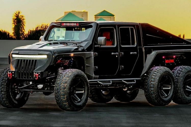 Gần đây, họ đã nỗ lực đi xa hơn một bước, với một chiếc Apocalypse Hellfire 2022 độc đáo dựa trên Jeep Gladiator, đủ hấp dẫn để kiếm được 220.000 USD (khoảng 5 tỷ đồng) trên eBay.