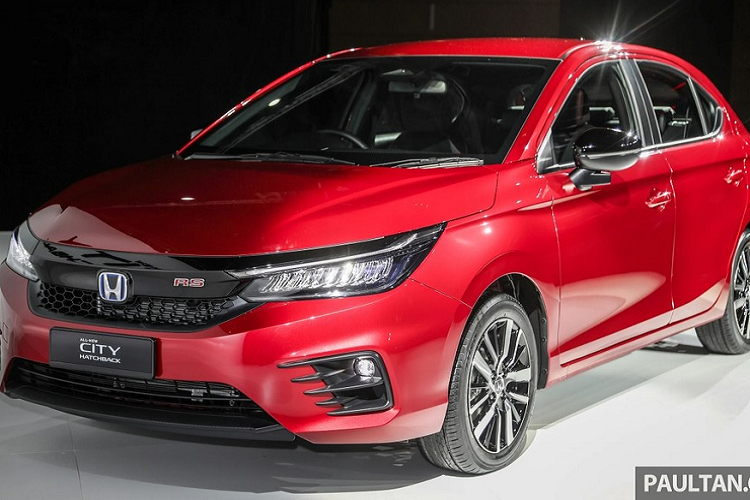 Vào hồi tháng 12 năm ngoái, Honda City Hatchback đã chính thức trình làng tại thị trường Malaysia với 4 phiên bản, bao gồm 1.5 S, 1.5 E, 1.5 V và RS e:HEV. Sau 2 tháng, Honda City Hatchback RS e:HEV 2022 mới được chốt giá tại thị trường này. Cụ thể, tại thị trường Malaysia, giá xe Honda City Hatchback RS e:HEV 2022 khởi điểm từ 107.783 RM (khoảng 585 triệu đồng).