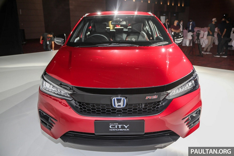 Như vậy, Honda City Hatchback hiện đã có mặt tại những thị trường Đông Nam Á như Thái Lan, Indonesia và Malaysia. Hiện chưa rõ hãng Honda có lên kế hoạch giới thiệu City Hatchback tại Việt Nam như mẫu xe thay thế cho Jazz hay không.