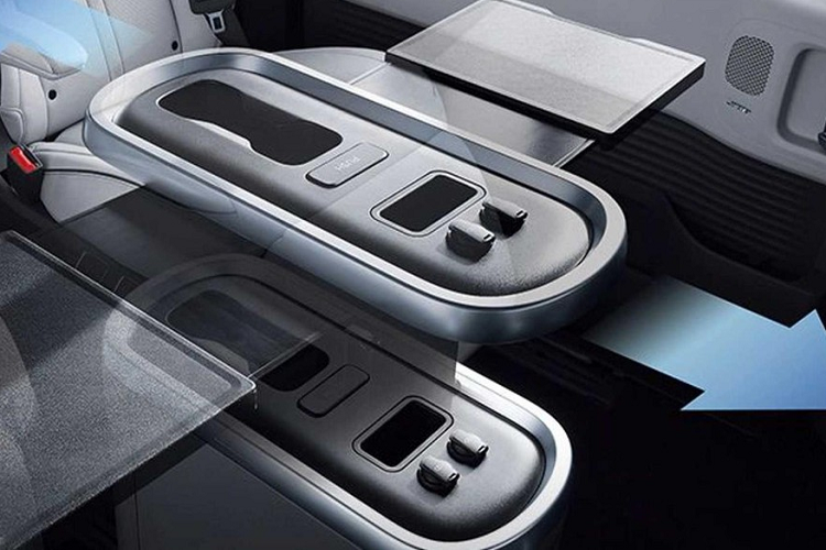 Khi mua mẫu xe này, khách hàng có thể chọn 1 trong 2 loại động cơ. Đầu tiên là động cơ diesel 4 xi-lanh, dung tích 2.2L, sản sinh công suất tối đa 174 mã lực và mô-men xoắn cực đại 431 Nm. Động cơ này kết hợp với hộp số sàn 6 cấp hoặc tự động 8 cấp.