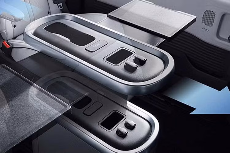 Khi mua mẫu xe này, khách hàng có thể chọn 1 trong 2 loại động cơ. Đầu tiên là động cơ diesel 4 xi-lanh, dung tích 2.2L, sản sinh công suất tối đa 174 mã lực và mô-men xoắn cực đại 431 Nm. Động cơ này kết hợp với hộp số sàn 6 cấp hoặc tự động 8 cấp.