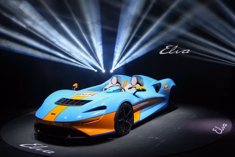 Ngoài thiết kế đặc biết trong các dòng xe McLaren được sản xuất, siêu phẩm Elva vẫn được trang bị khối động cơ V8, tăng áp kép, dung tích 4.0 lít tương tự như các siêu xe McLaren 720S , McLaren 720S Spider và cả siêu phẩm hypercar McLaren Senna của Hoàng Kim Khánh hay ông Đặng Lê Nguyên Vũ.