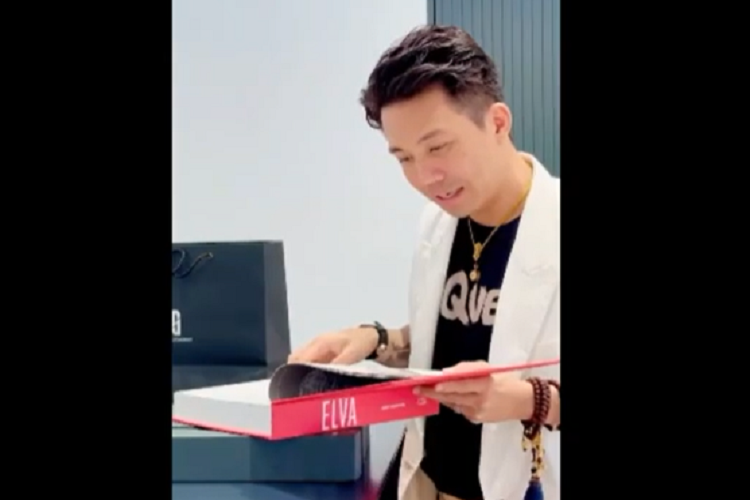 Những câu nói và bài đăng này khiến cư dân mạng tin rằng, thông tin về việc Minh Nhựa tậu xe McLaren Elva có giá hơn 143 tỷ đồng là chính xác và đã được chính chủ 1 lần nữa bật mí nhưng khác với những lần trước, ở video này khá rõ ràng.