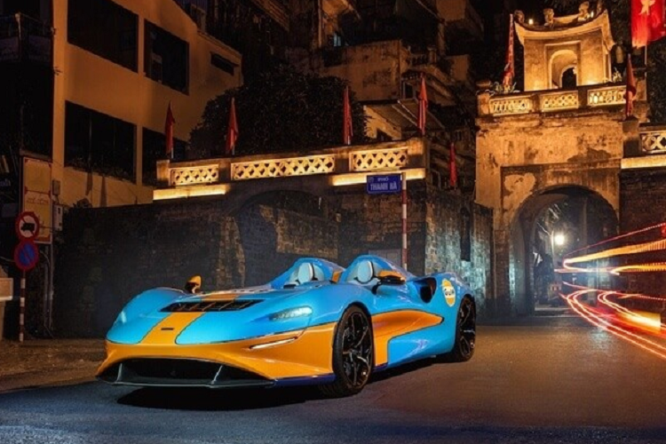 Một năm sau khi trình làng, hãng nhận được nhiều sự phàn nàn của khách hàng VIP và từ đó, Elva 3 không đã ra đời với nâng cấp quan trọng nhất vẫn chính là kính chắn gió trước giúp cho nhiều khách hàng ở một số nước có thể sở hữu và đăng ký được xe Elva hợp pháp, lăn bánh trên đường, 1 trong số đó có Việt Nam với chiếc đầu tiên được cho là do Minh Nhựa tậu.