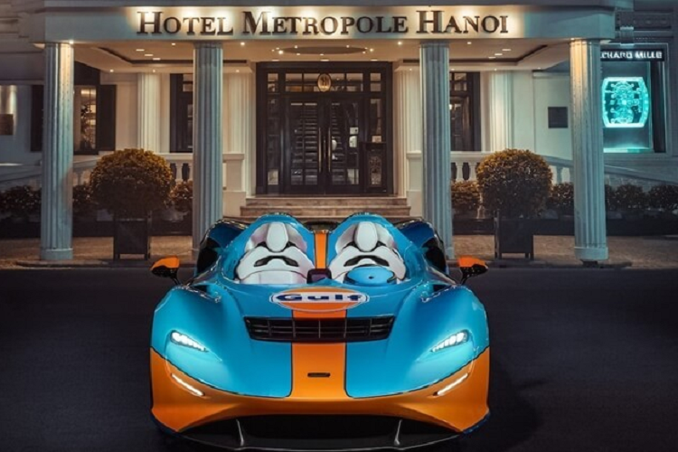 Cũng có không ít tên gọi vui dành cho siêu xe triệu đô McLaren Elva từ khi ra mắt như xe không dành cho các bác thích đội tóc giả hay xe mang đến trải nghiệm hít bụi và không thể che nắng che mưa cho chủ nhân dù giá bán đắt hơn 100 lần xe Toyota Vios có đầy đủ 1 tính năng mà người dùng thích trên xe 4 bánh và tất nhiên là "lọc bụi" xịn hơn siêu xe Anh quốc.