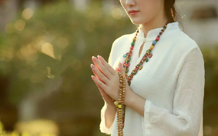 Năng lực bạn có bao nhiêu thì làm bất nhiêu. Trong đầu trí tuệ bao nhiêu thì thế giới trước mắt cũng mở ra bấy nhiêu. Đừng bao giờ vượt quá giới hạn, cũng đừng làm những chuyện vượt quá khả năng của bản thân.