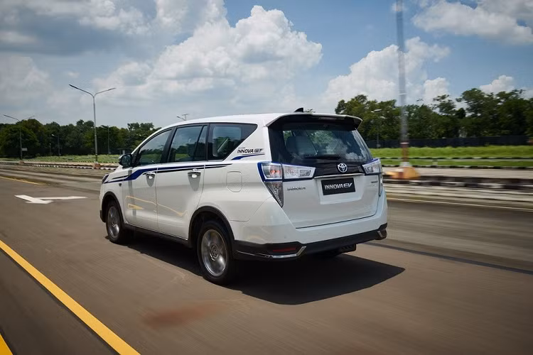 Trao đổi với phóng viên tờ Autonetmagz, ông Anton Jimmi Suwandy, giám đốc marketing của Toyota, cho biết: "Innova Electric không phải là mẫu xe mà chúng tôi sẽ bán ra thị trường. Do đó, đây chỉ là xe concept và bản chất là để phát triển kỹ thuật". Nói cụ thể hơn, Toyota Innova EV hoàn toàn mới chỉ được dùng cho mục đích nghiên cứu và phát triển. Hãng Toyota muốn nghiên cứu khả năng sinh lời của những mẫu ô tô điện như thế này tại khu vực Đông Nam Á.