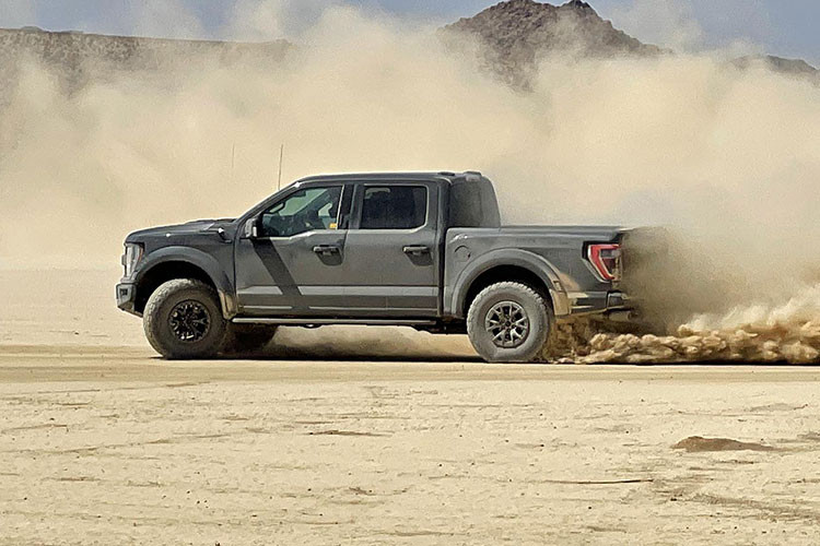 Mẫu bán tải hiệu năng cao cũng được kỳ vọng sẽ có tấm bảo vệ gầm nâng cấp, khóa vi sai điện tử phía sau, hệ thống treo đặc biệt với giảm xóc Fox, hệ thống kiểm soát đường mòn và hệ thống kiểm soát địa hình Terrain Management.