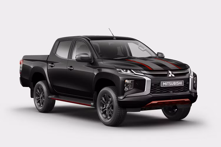 Theo nhà sản xuất, phiên bản Mitsubishi Triton Sport Edition 2023 mới này có một số thay đổi theo phong cách thể thao đậm nét, khiến chiếc xe trở nên nổi bật hơn so với trạng thái tiêu chuẩn.