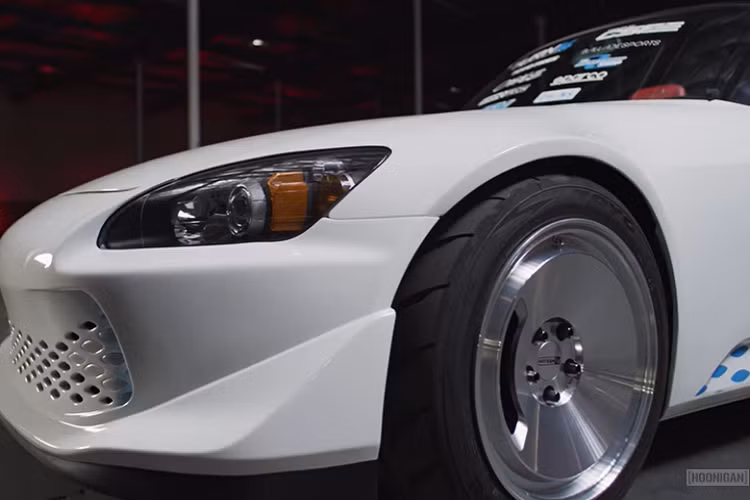 Kiểu dáng của chiếc Honda S2000 động cơ Tesla này là một công đoạn chuyển đổi đáng chú ý khác.