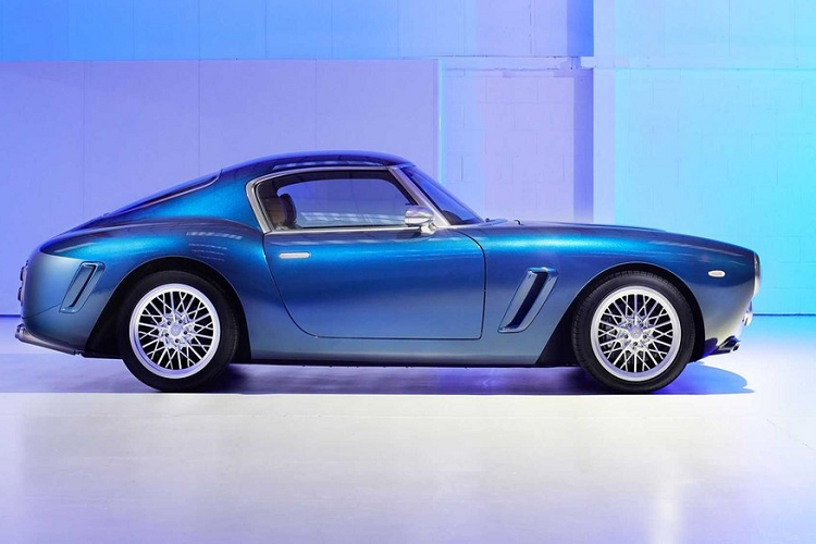 Ngày nay, rất khó để tìm thấy một chiếc được rao bán công khai, nhưng cuối cùng thì những người đang tìm kiếm một chiếc Ferari 250 GT SWB hàng hiếm cũng có thể tìm đến một giải pháp khác. Dù nó không đến từ chính Ferrari nhưng nó hoàn toàn tuyệt vời theo cách riêng.