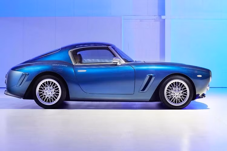 Ngày nay, rất khó để tìm thấy một chiếc được rao bán công khai, nhưng cuối cùng thì những người đang tìm kiếm một chiếc Ferari 250 GT SWB hàng hiếm cũng có thể tìm đến một giải pháp khác. Dù nó không đến từ chính Ferrari nhưng nó hoàn toàn tuyệt vời theo cách riêng.