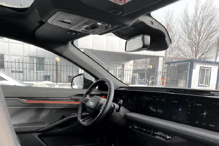 Dự kiến, xe sẽ bắt đầu được bán ra tại Trung Quốc vào tháng 3 năm nay. Hiện giá xe Ford Mondeo 2022 mới chưa được công bố nhưng có thể sẽ khởi điểm từ 200.000 Nhân dân tệ (khoảng 700 triệu đồng).