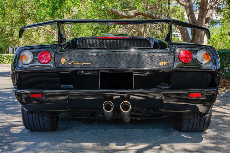 Giá xe Lamborghini Diablo GT nhái này hiện được rao bán trên eBay với mức giá mua ngay là 175.000 USD (tương đương 4 tỷ đồng).
