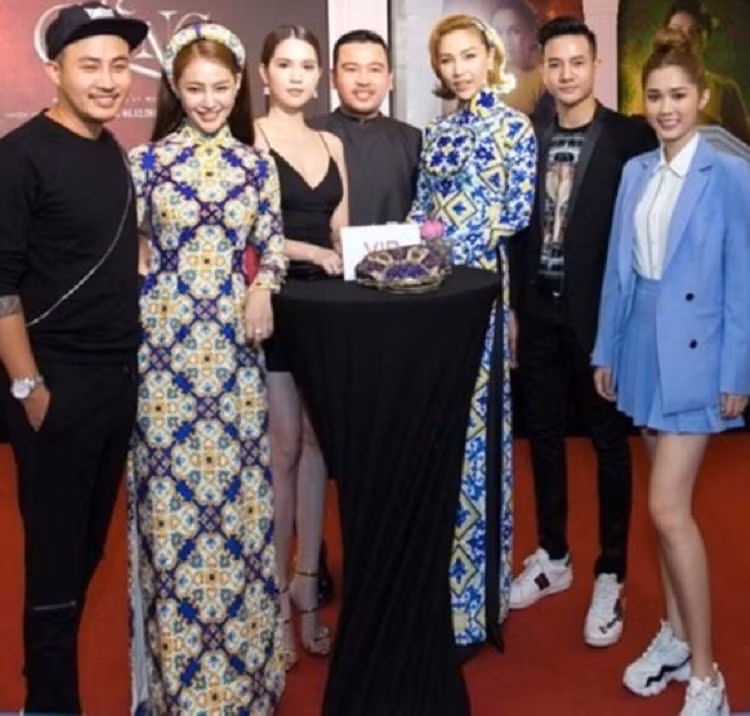 Sao Viet va nhung lan dien sai dresscode: Ngoc Trinh nhieu lan bi che bai-Hinh-5